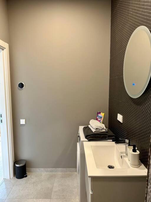Modern Central Apartment Riga Retreat エクステリア 写真